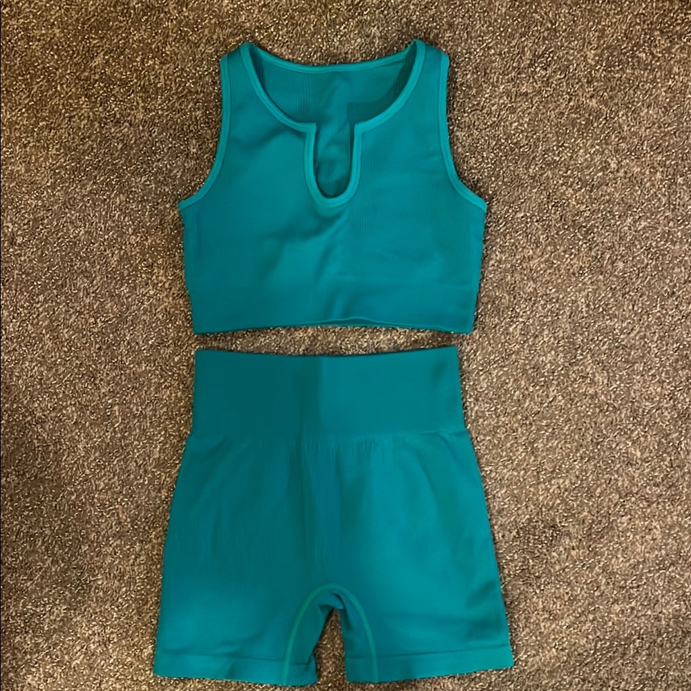 Emerald Green Athletic Crop Top and Biker Shorts Set